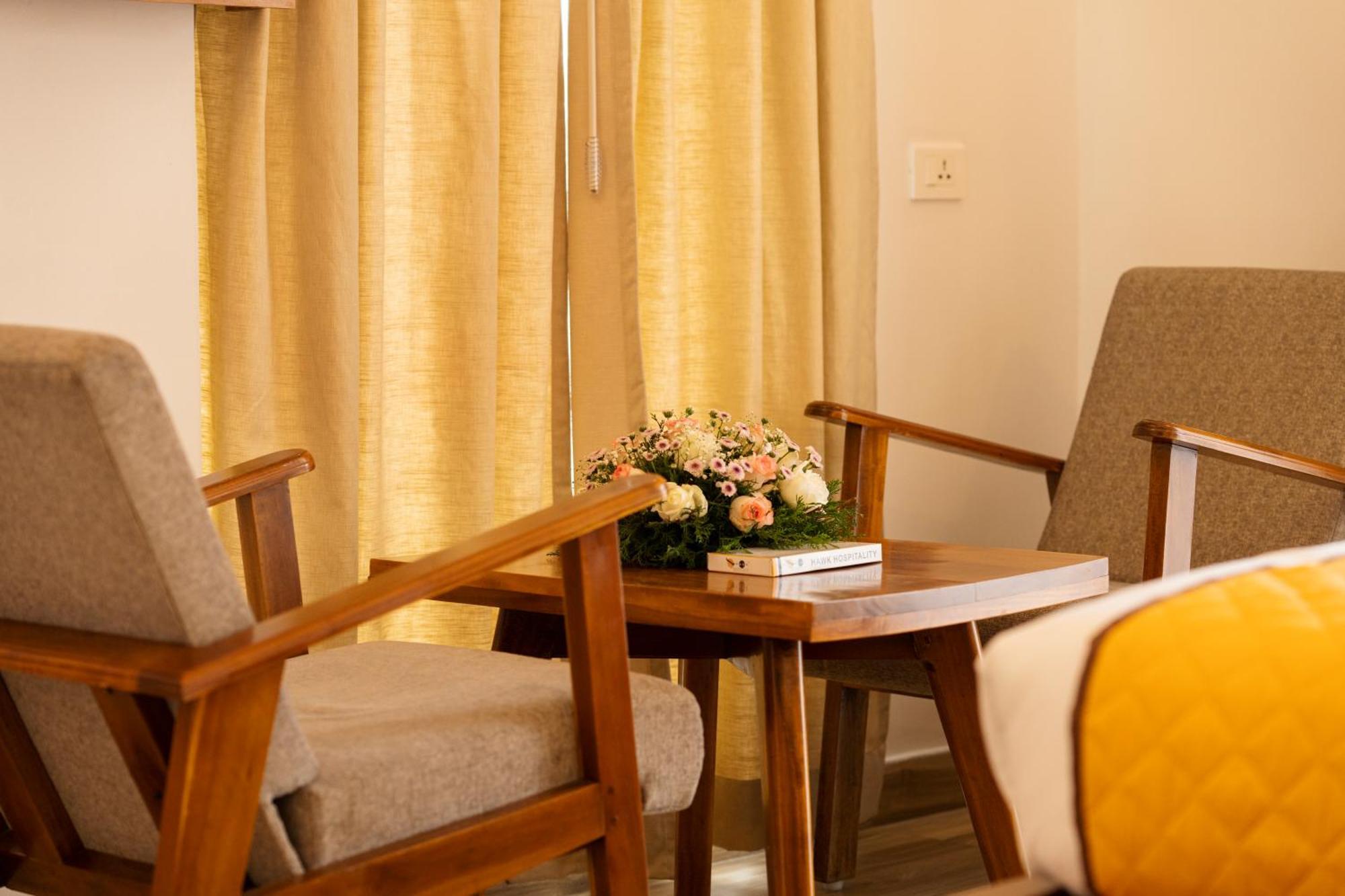 Solo Inn By Hawk Hospitality Kochi Exteriér fotografie