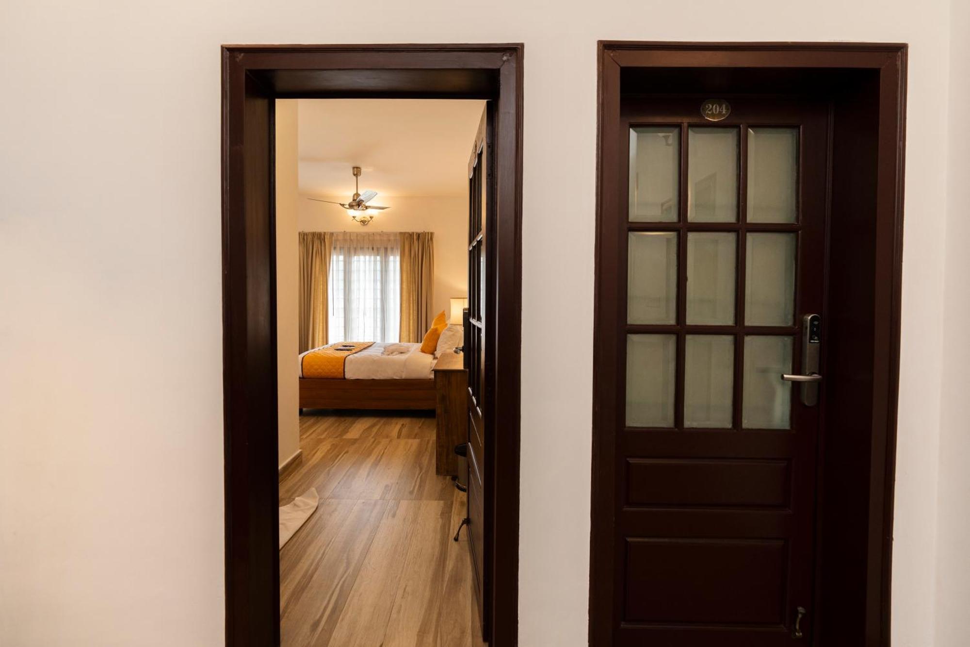 Solo Inn By Hawk Hospitality Kochi Exteriér fotografie