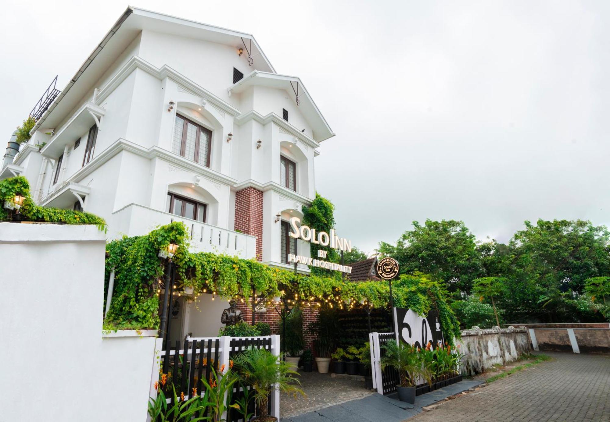 Solo Inn By Hawk Hospitality Kochi Exteriér fotografie