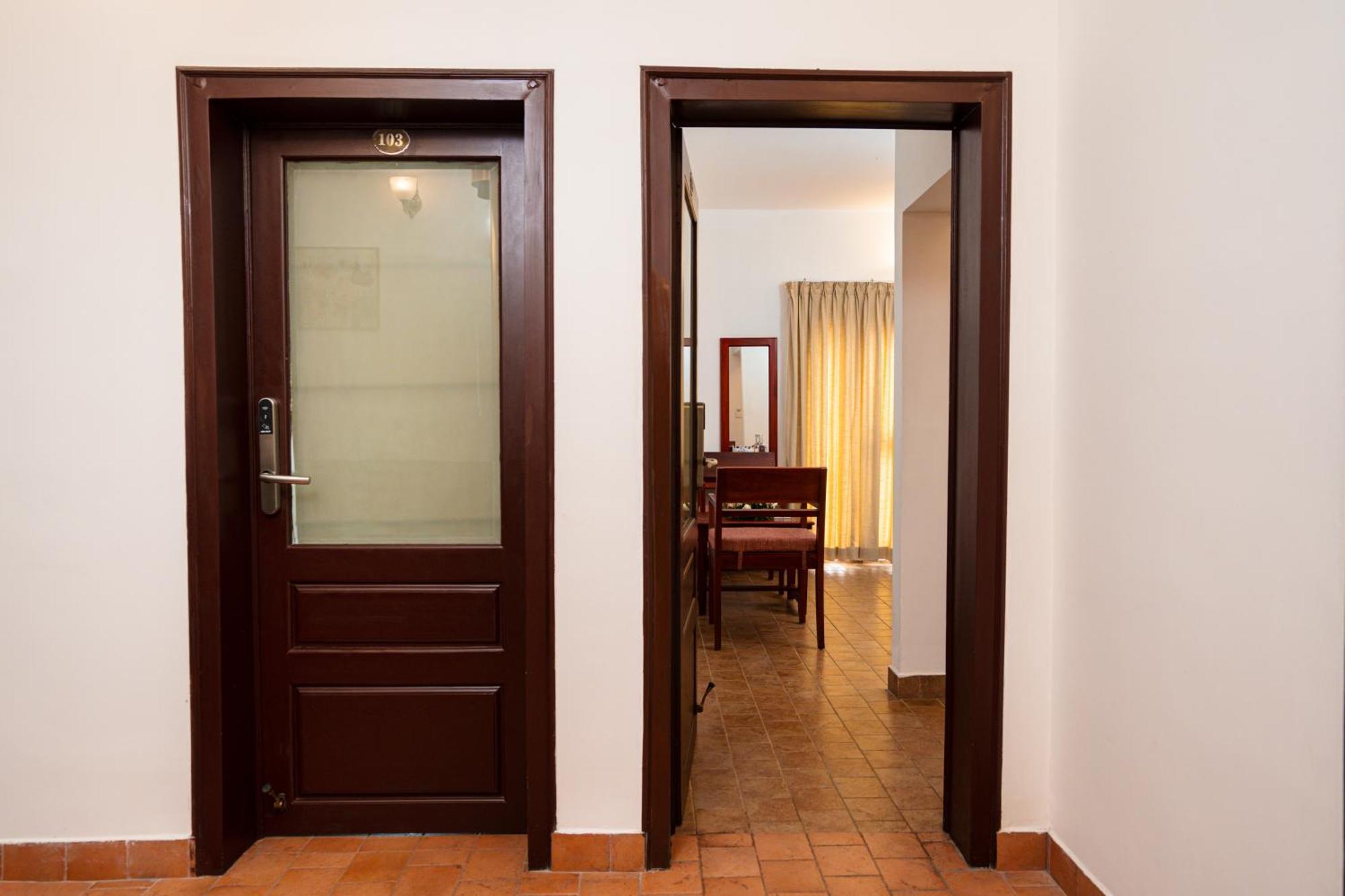 Solo Inn By Hawk Hospitality Kochi Exteriér fotografie